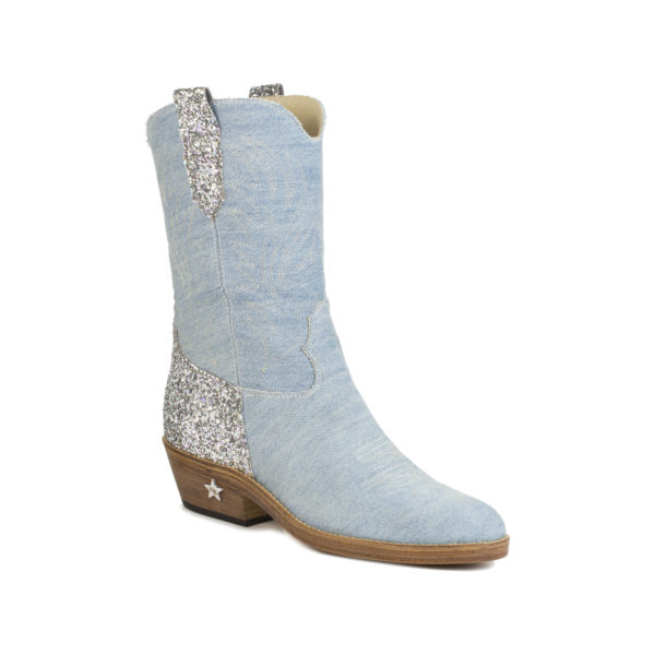 L'immagine mostra un bellissimo stivale country jeans-glitter, che è solo uno dei modelli di Stivali Country da donna online che è possibile acquistare da West Star.